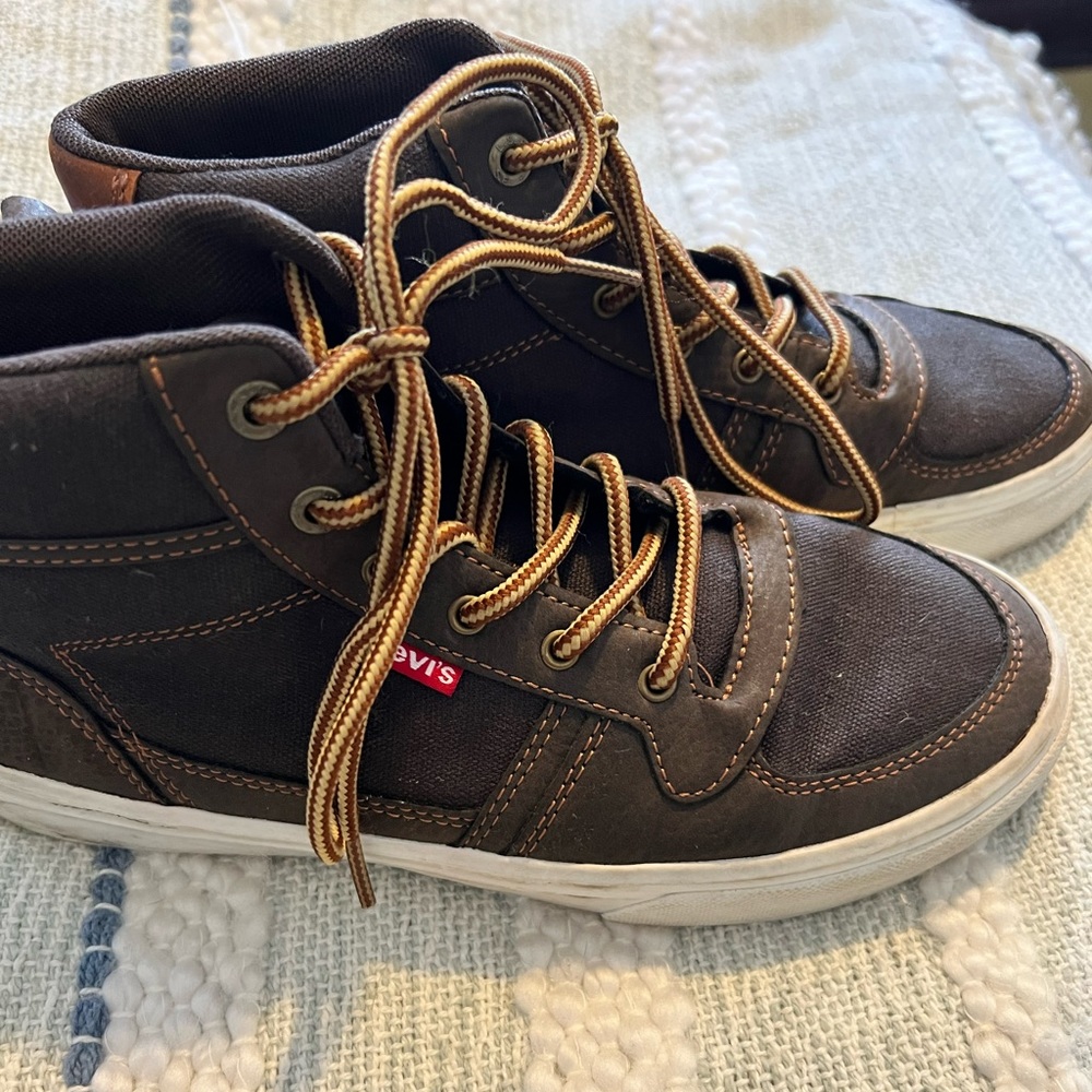 Boy levi high top shoes